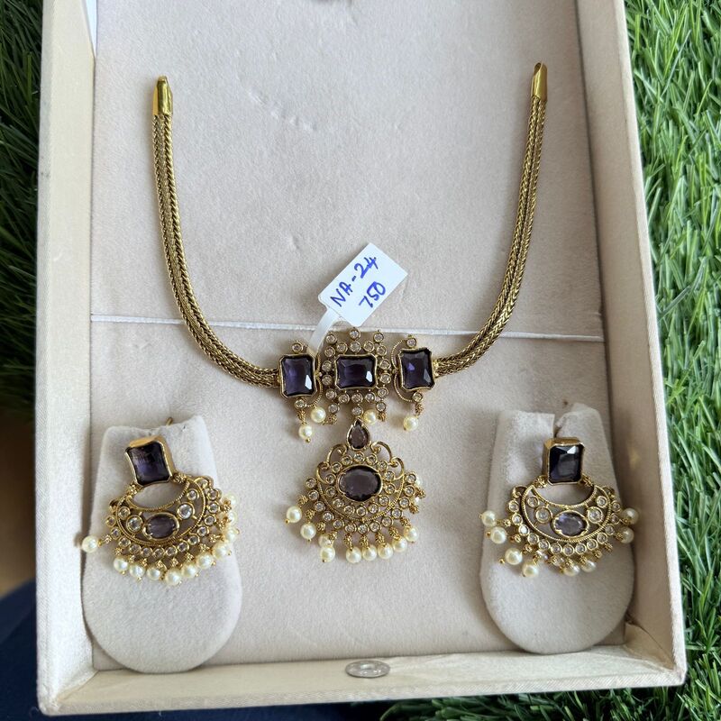 Unique stone fancy gold finished neckpiece