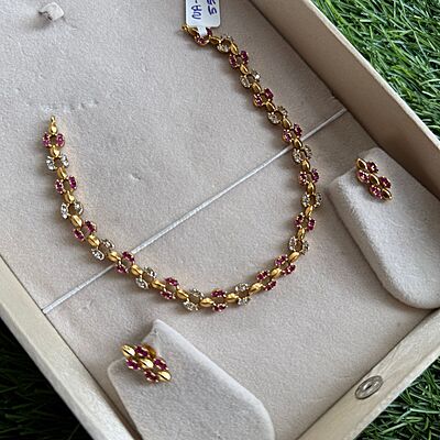 Twinkle stones with pretty design neckpiece Twinkle stones with pretty design neckpiece