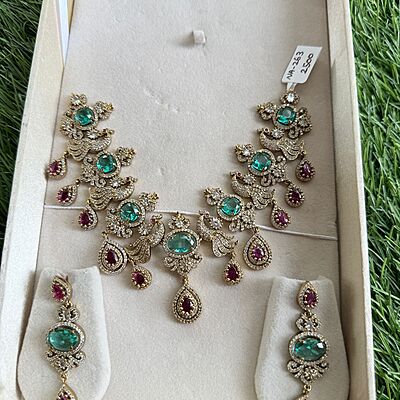 Fanshionable victorian multi stone neckpiece