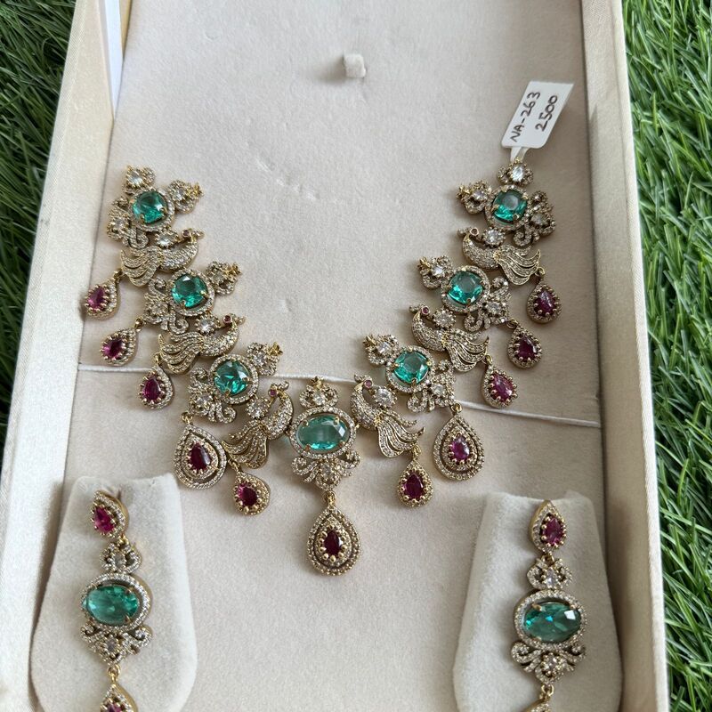 Fanshionable victorian multi stone neckpiece Fanshionable victorian multi stone neckpiece