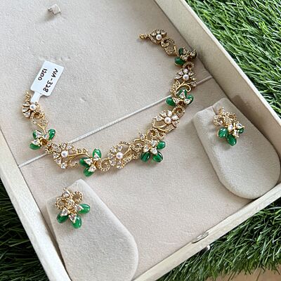 Fashionable flora desighn with pearl and stone victoran neckpiece Fashionable flora desighn with pearl and stone victoran neckpiece