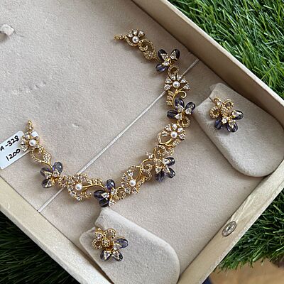 Fashionable flora desighn with pearl and stone victoran neckpiece Fashionable flora desighn with pearl and stone victoran neckpiece
