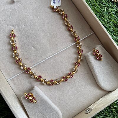 Twinkle stones with pretty design neckpiece