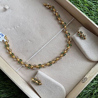 Twinkle stones with pretty design neckpiece Twinkle stones with pretty design neckpiece