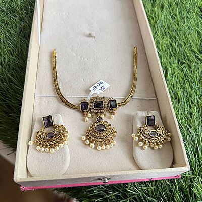 Unique stone fancy gold finished neckpiece