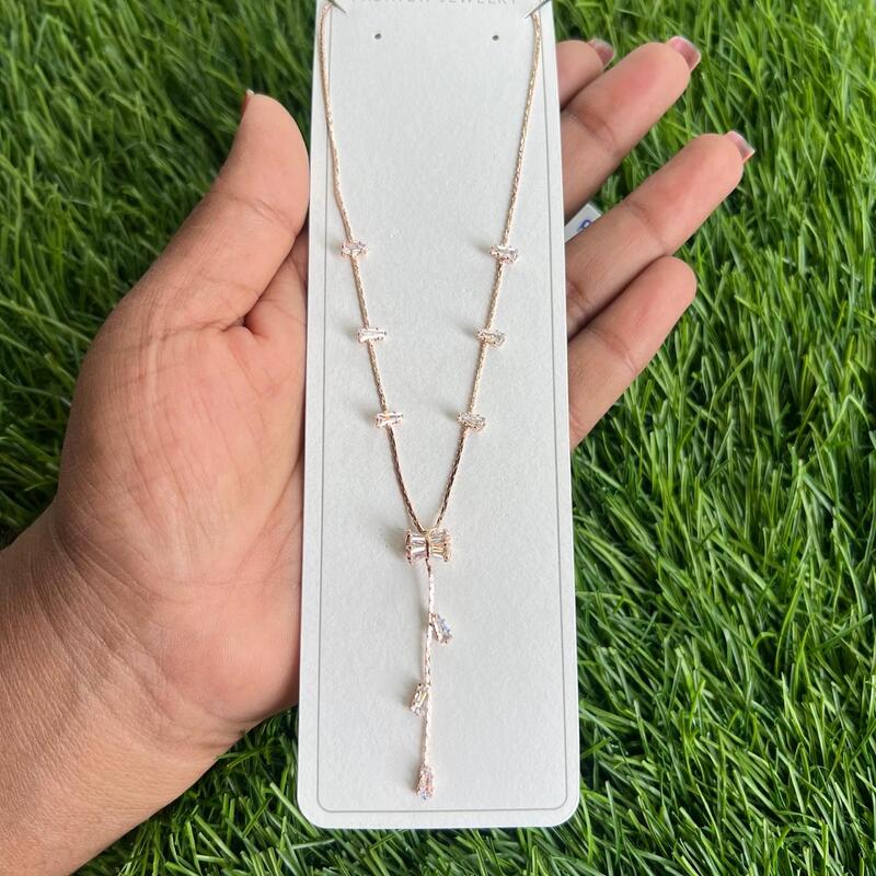 Unique design with stone rosegold chain Unique design with stone rosegold chain