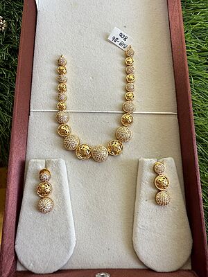 fashionable stone ball neckpeace