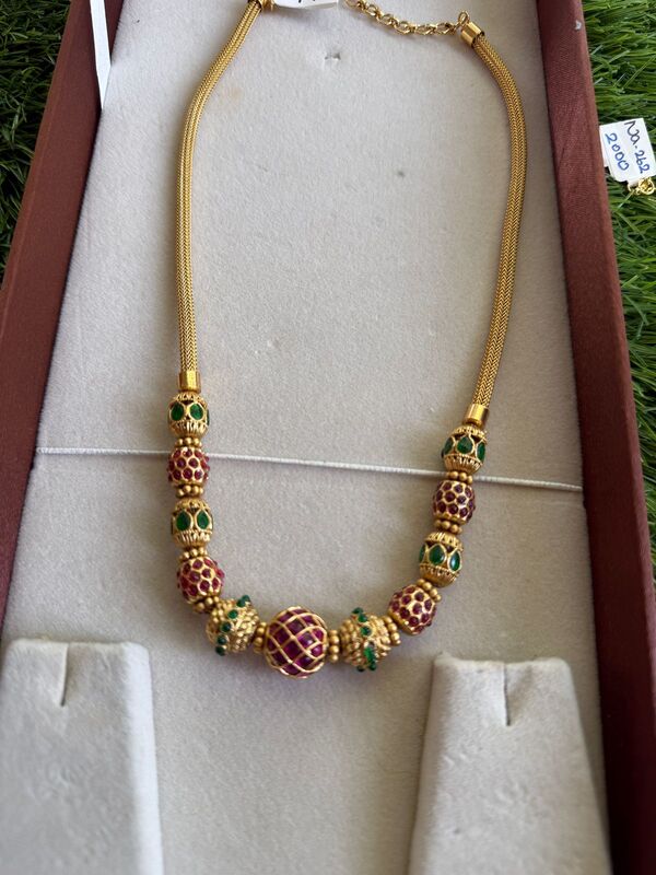 Ball stone design neckpiece Ball stone design neckpiece