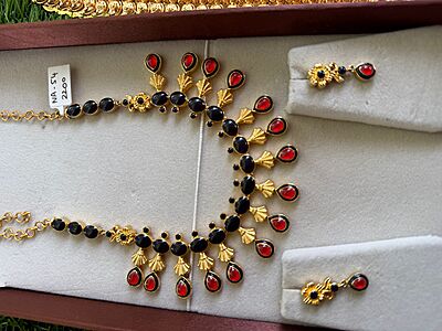 Fancy design with kemp stones black and red colour neckpiece