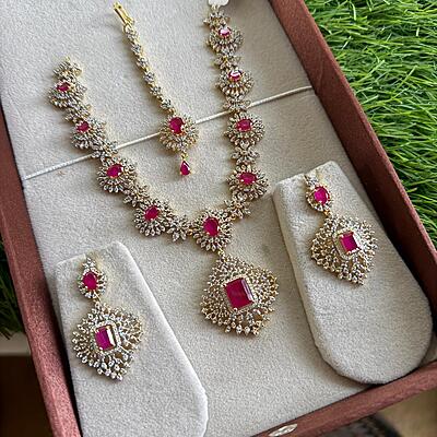 Unique Jewellery AD Neckpiece