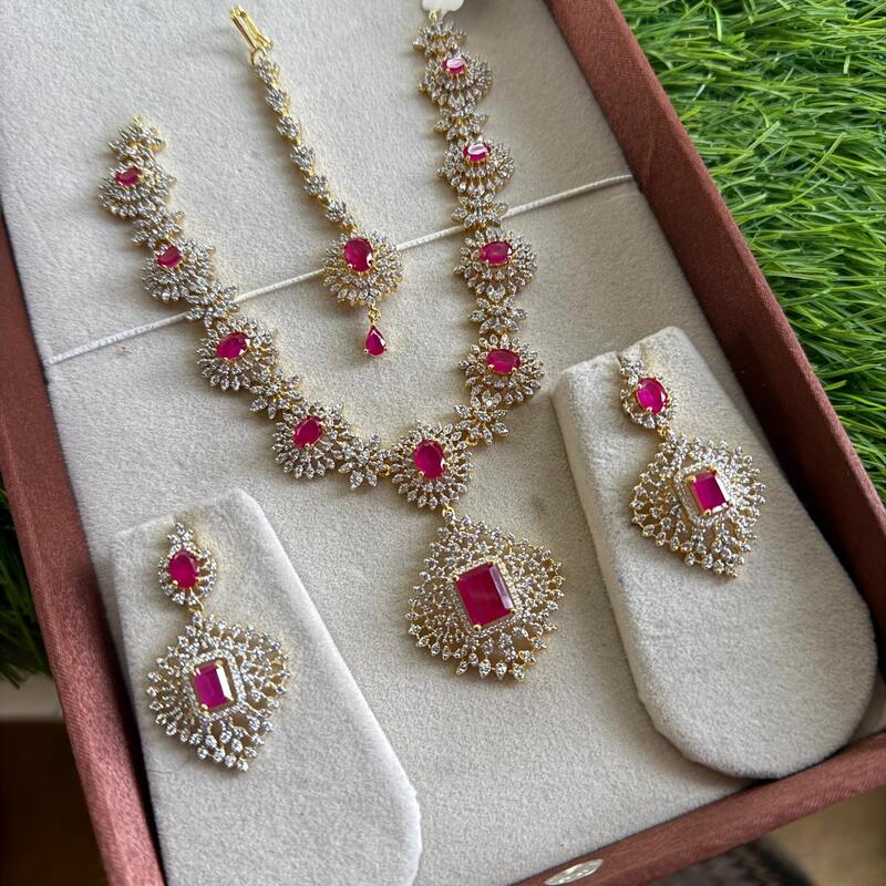 Unique Jewellery AD Neckpiece