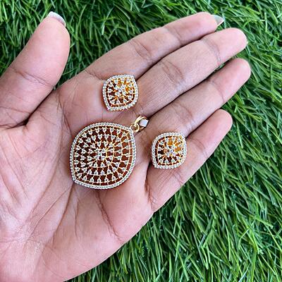 Floral petal design with unique AD stone pendant earning set
