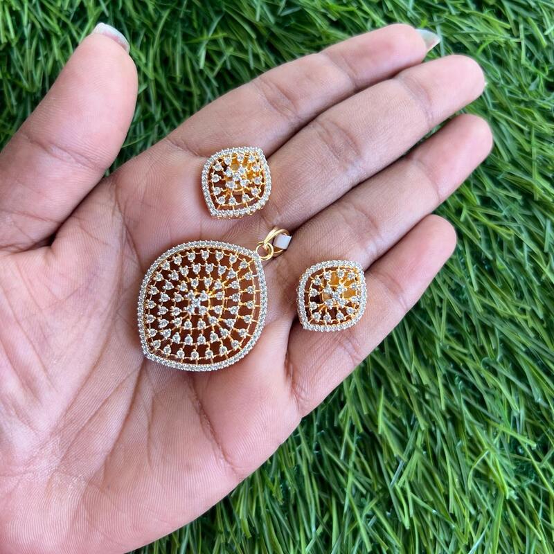 Floral petal design with unique AD stone pendant earning set