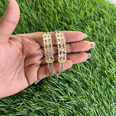 Lamp design with thread design gold finish bangle