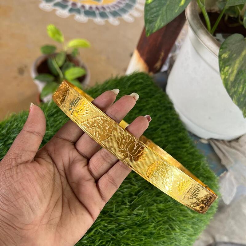 Peacock and lotus design hipbelt