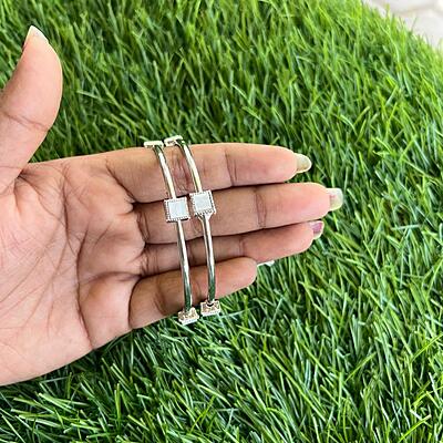 Trendy silver finish with pearl square shape stone bangle