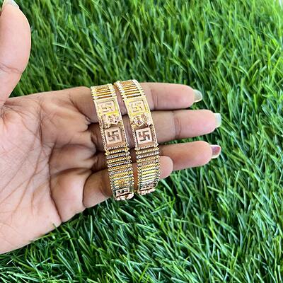 Lakshmi design with straight line gold finish bangle