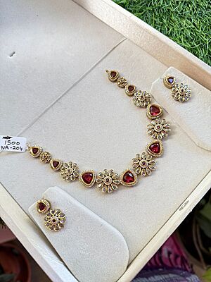 Unique flower design with stone neckpiece