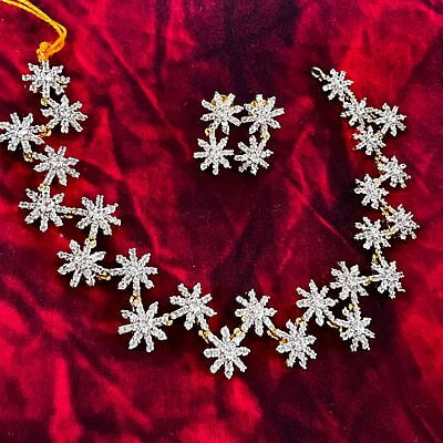 Excellent Finish Diamond Neckpiece