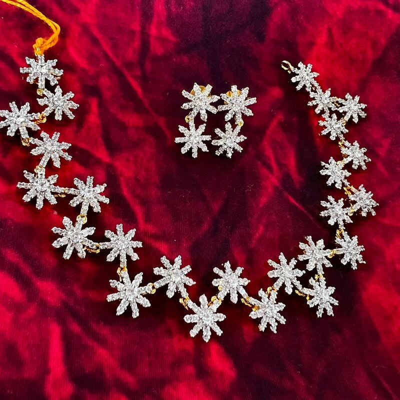 Excellent Finish Diamond Neckpiece