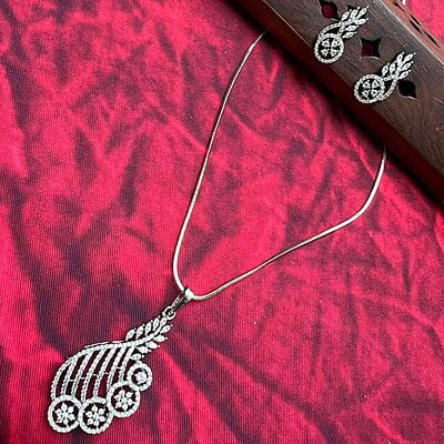 Meenakari Pearls Pendant