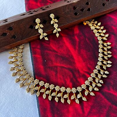 Floral Creeper Neckchain