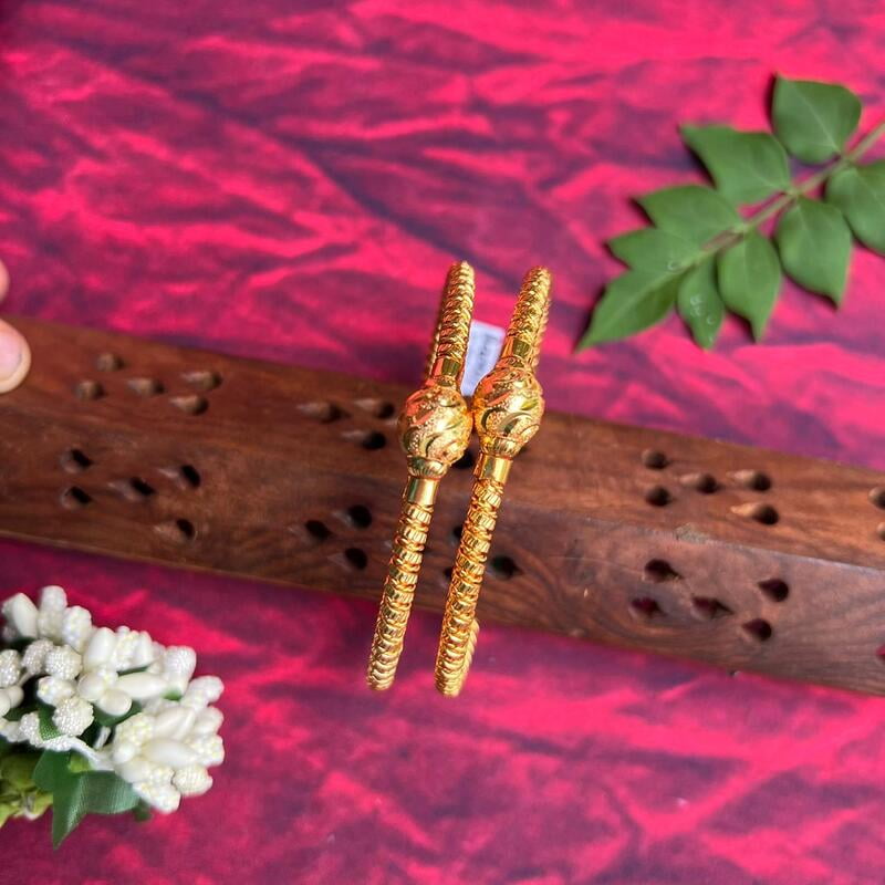Regular use Kada Based Gold Bangle Regular use Kada Based Gold Bangle