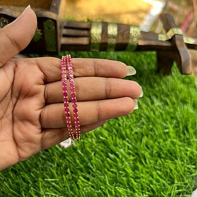 Unique Stone with Bangles Unique Stone with Bangles