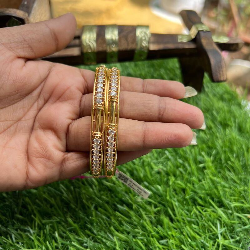 Gold Finish Unique Stone Bangle Gold Finish Unique Stone Bangle