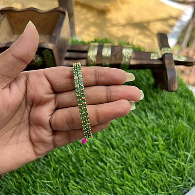 Unique Stone with Bangles Unique Stone with Bangles