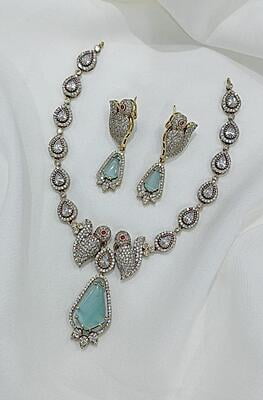 Simple elegant neckpies