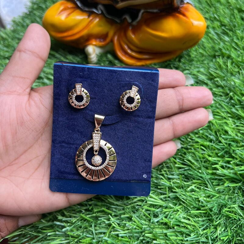 Fancy Ball With Pendant With Earing Set Fancy Ball With Pendant With Earing Set