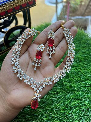 Multistone  Elegant Neckpiece