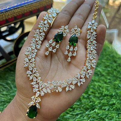 Multistone  Elegant Neckpiece