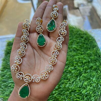 AD Rrubi Stone Neckpiece AD Rrubi Stone Neckpiece