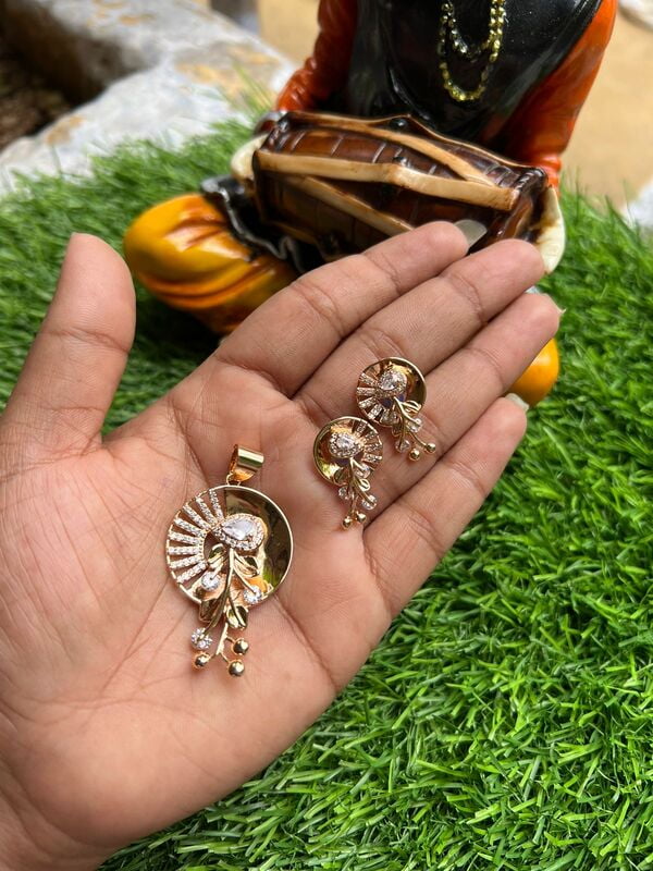 Floral Pendant Earing Set Floral Pendant Earing Set