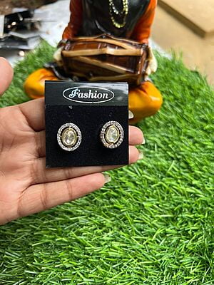 oval Shape Kundan Stone Stud