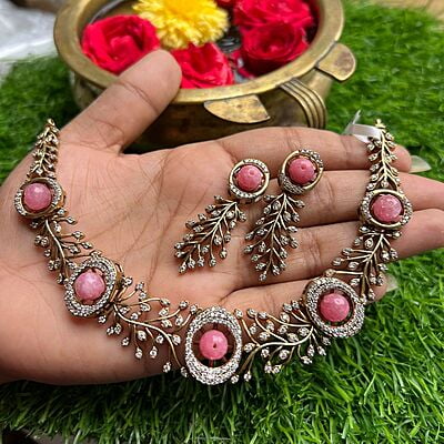 Moda Collar Oval Shaped Gold Finish Neckpiece Moda Collar Oval Shaped Gold Finish Neckpiece