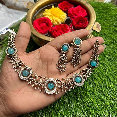 Moda Collar Oval Shaped Gold Finish Neckpiece Moda Collar Oval Shaped Gold Finish Neckpiece