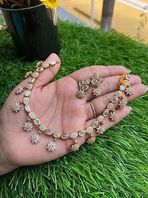 Fancy Floral Chain Neckpiece