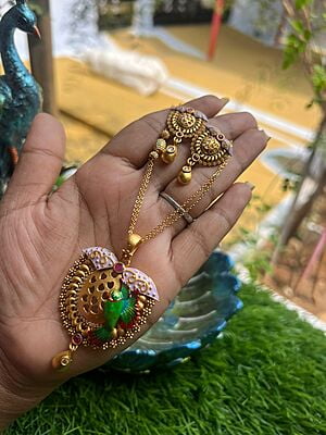 Fancy Parrot Pendant with Chain