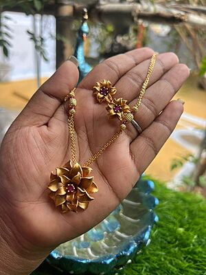 Leaf Floral Gold Finish Pendant Chain