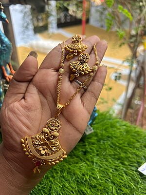 Flower Design Pendant with Earing Sets