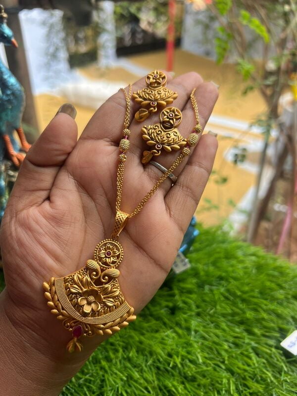 Flower Design Pendant with Earing Sets