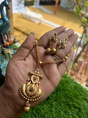 Fancy Peacock Pendant Chain