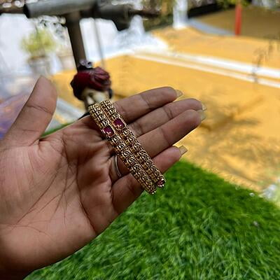 Kundan Stone with Brass Finish Bangles