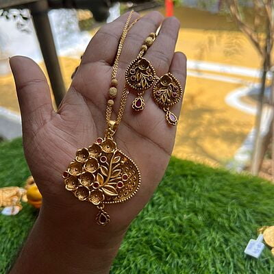 Multi Floral with Leaf Design Pendant