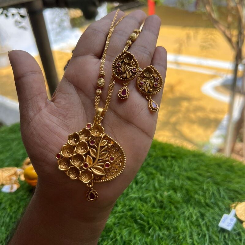 Multi Floral with Leaf Design Pendant Multi Floral with Leaf Design Pendant