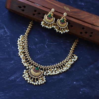 Multistone and Pearl type Neckpiece