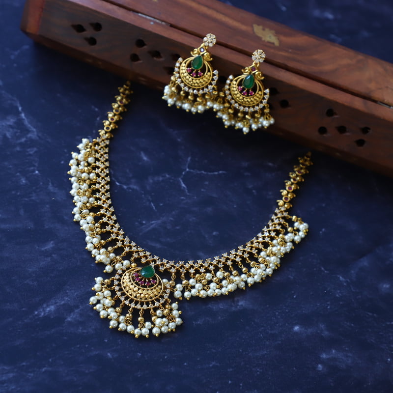 Multistone and Pearl type Neckpiece